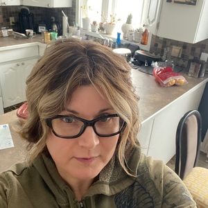 Meet your Posher, Lena